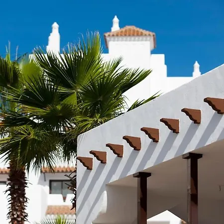 Luxury In Golf Hills, Estepona. Appartamento