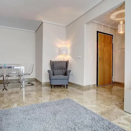 Luxury In Golf Hills, Estepona. Appartamento