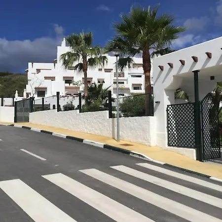 דירה Luxury In Golf Hills, Estepona.