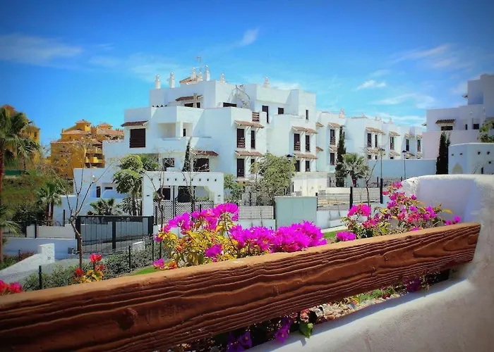 Luxury In Golf Hills, Estepona. Appartement Estepona