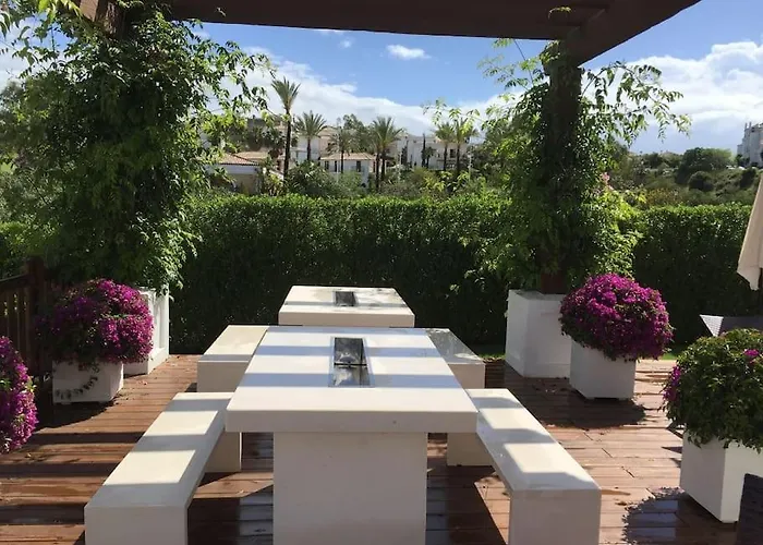 Luxury In Golf Hills, Estepona. Appartement